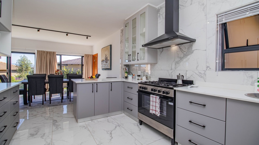 5 Bedroom Property for Sale in The Hill Western Cape